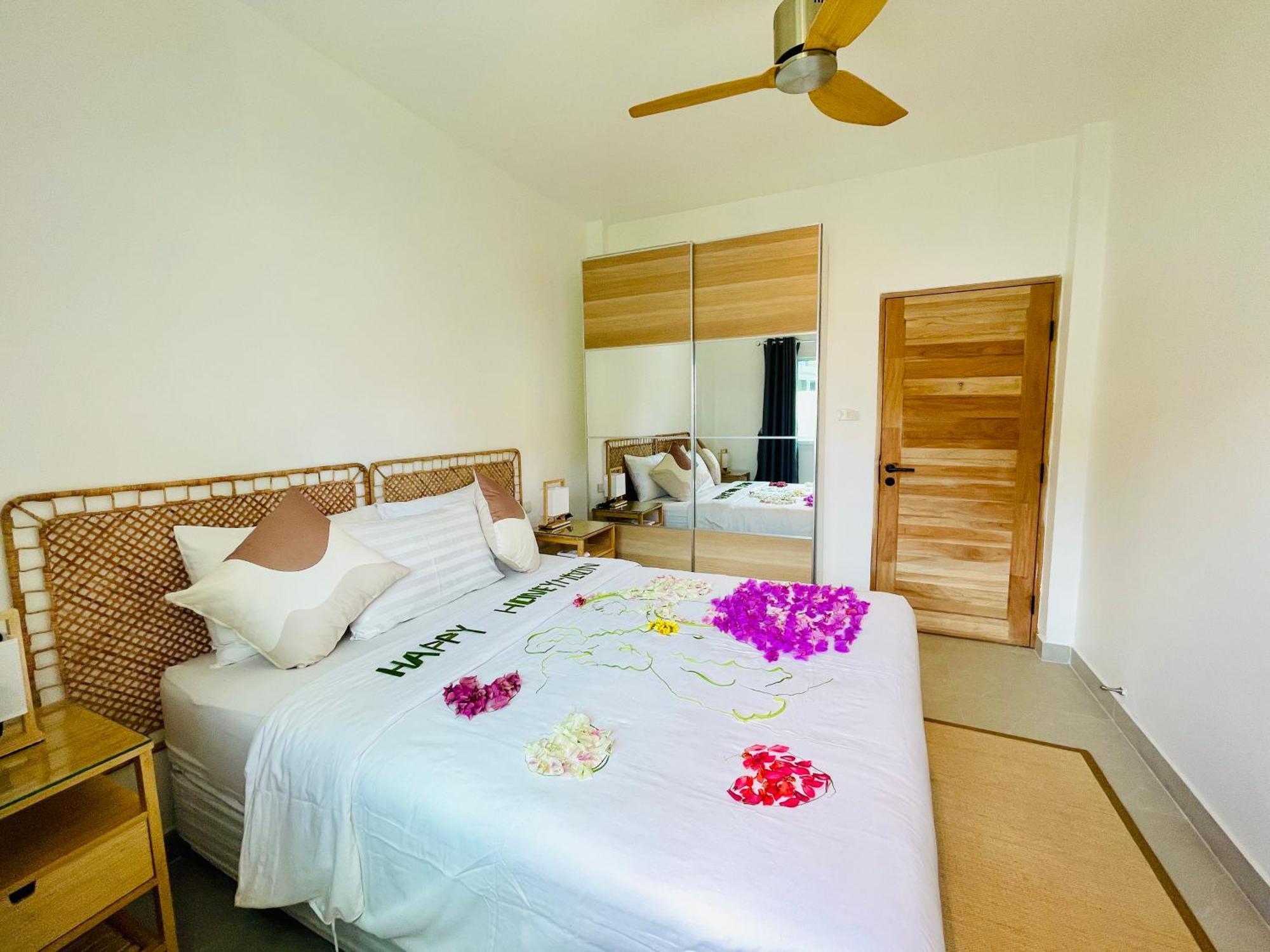 Baan Saint-Tropez Seaview Villas Kata Beach Luaran gambar
